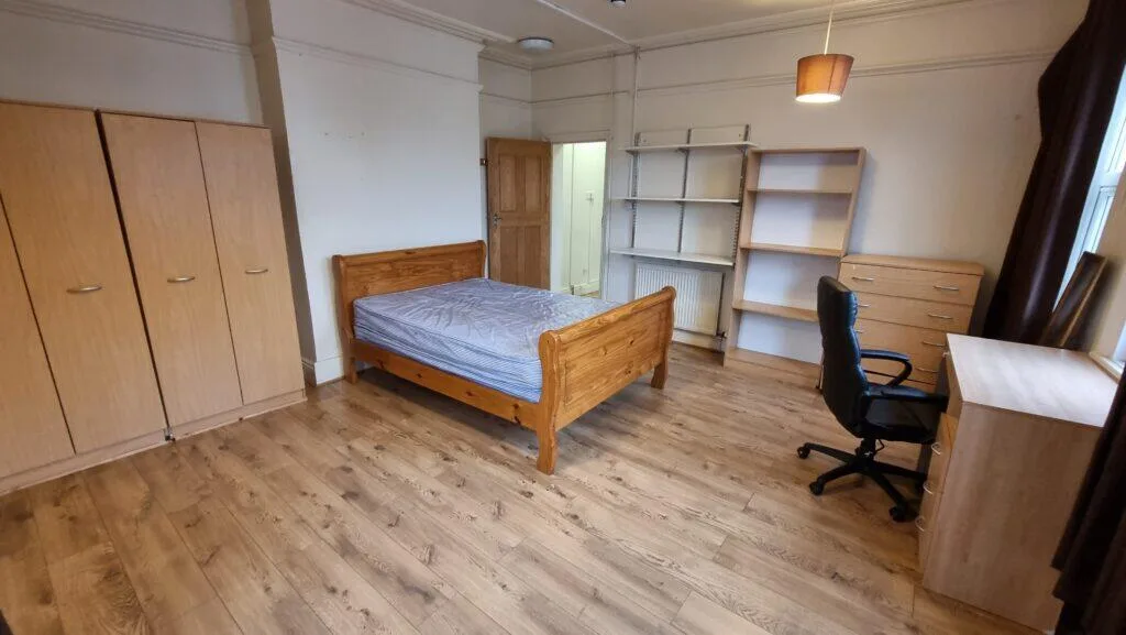 6 bedroom terraced house for rent