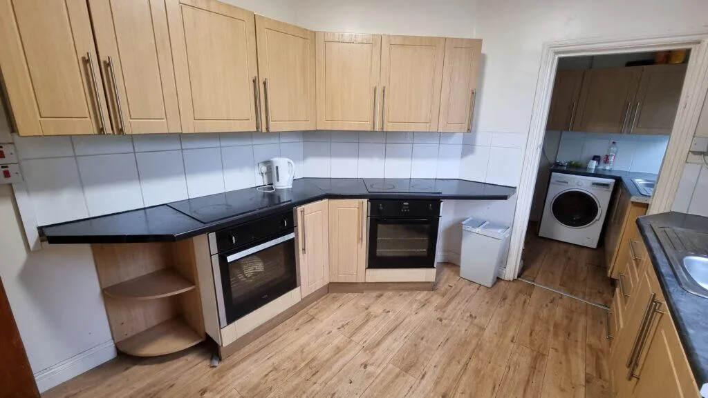 6 bedroom terraced house for rent