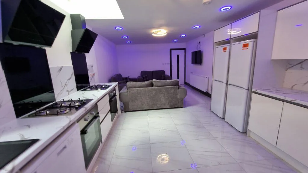 6 bedroom terraced house for rent