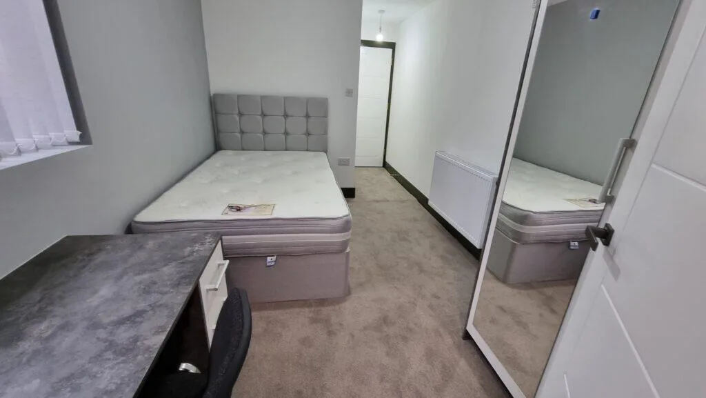 6 bedroom terraced house for rent