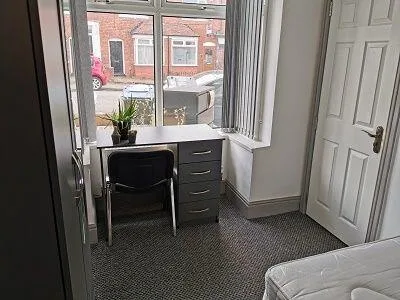 7 bedroom terraced house for rent