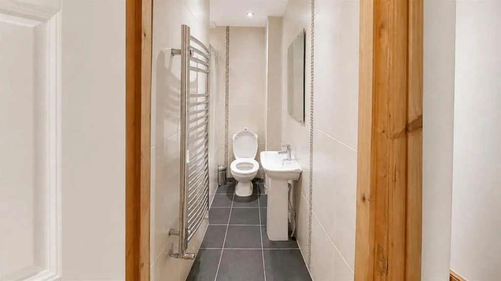 6 bedroom house for rent