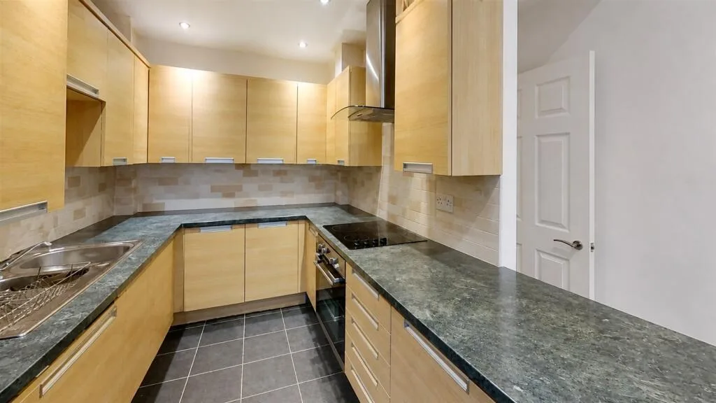 6 bedroom house for rent