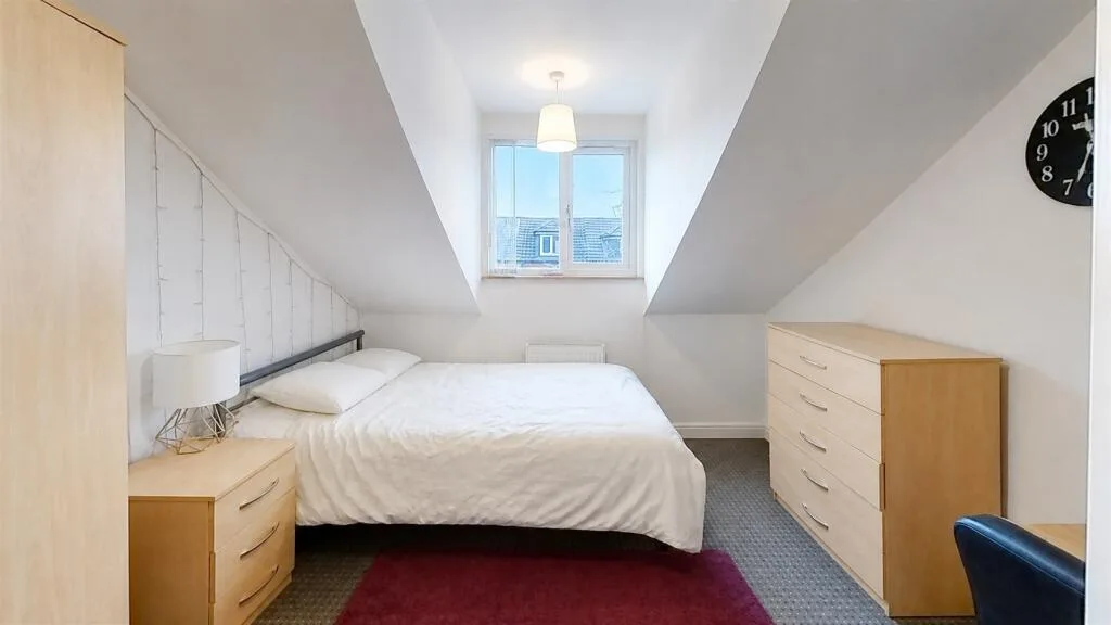 6 bedroom house for rent