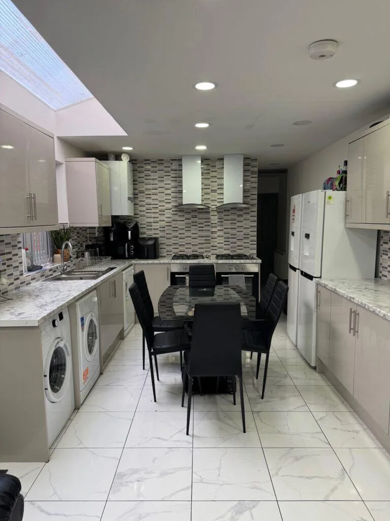 7 bedroom terraced house for rent