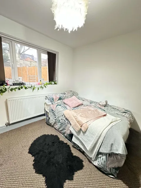 8 bedroom terraced house for rent