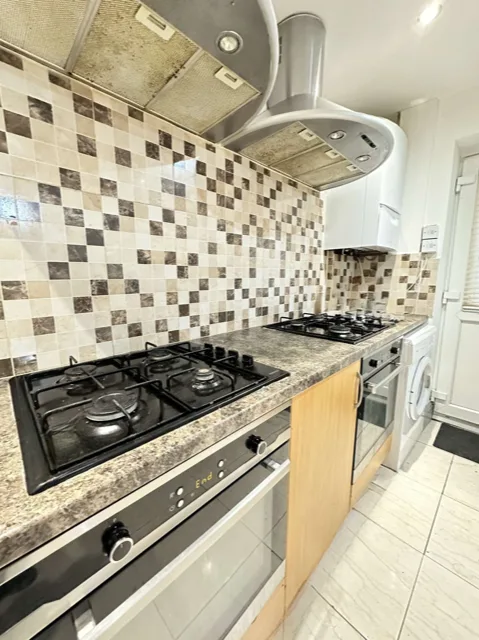 8 bedroom terraced house for rent