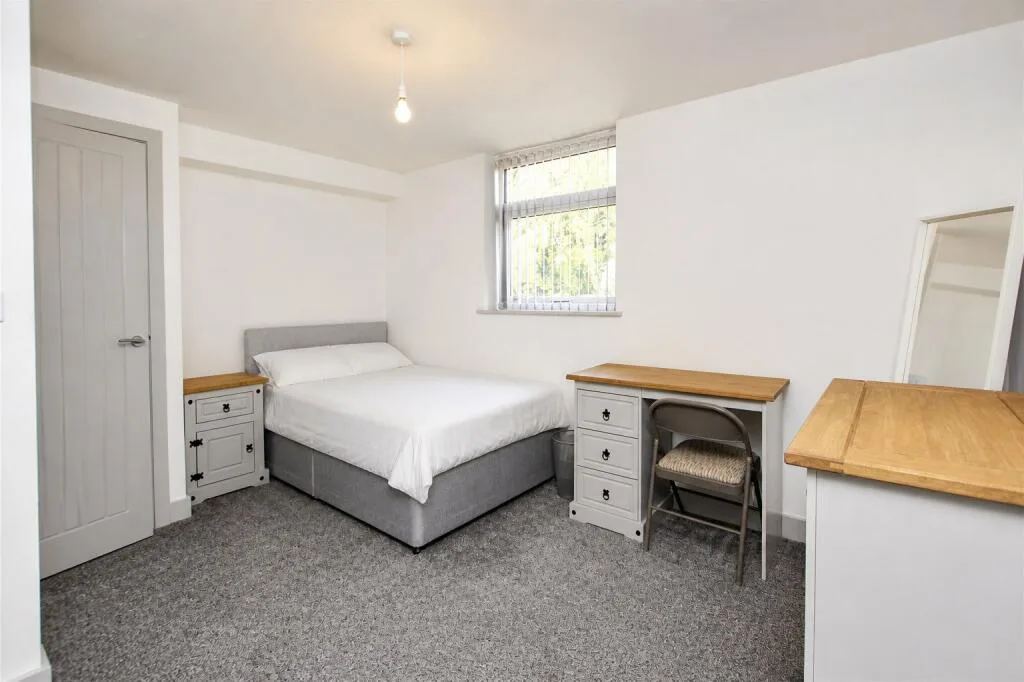 8 bedroom house for rent