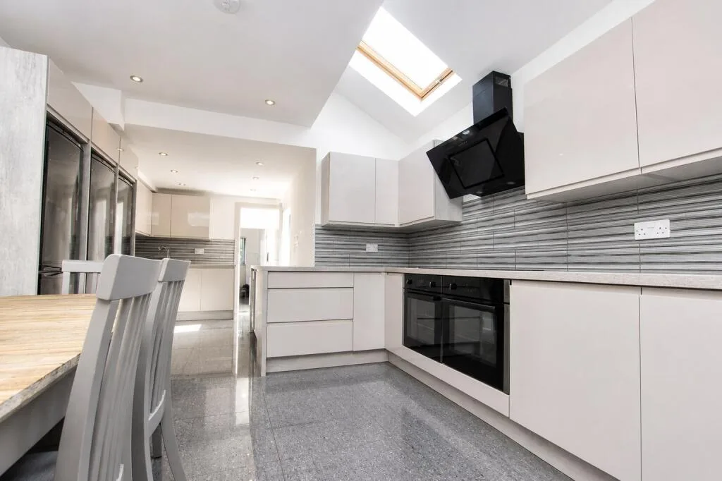 8 bedroom house for rent
