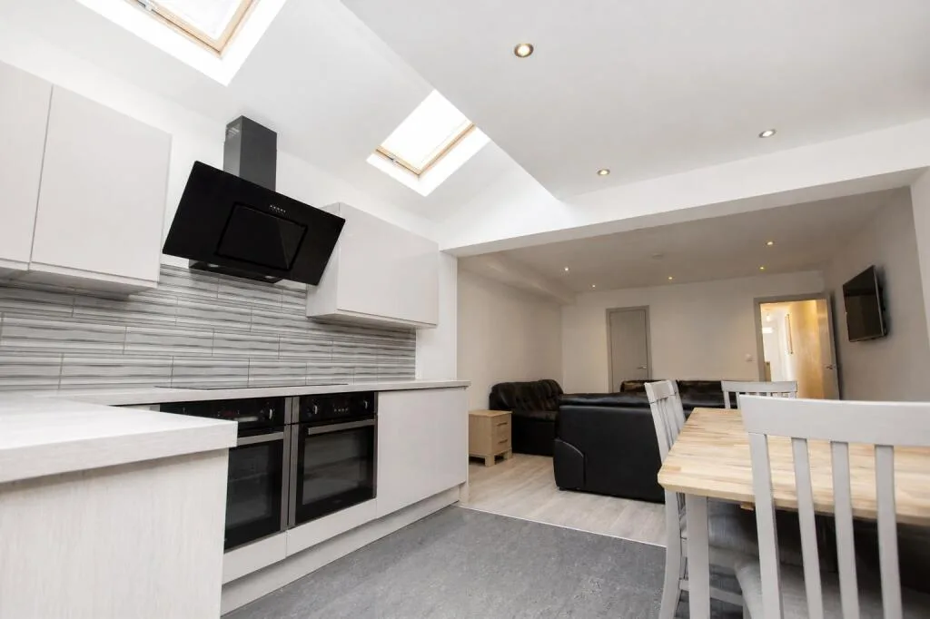 8 bedroom house for rent
