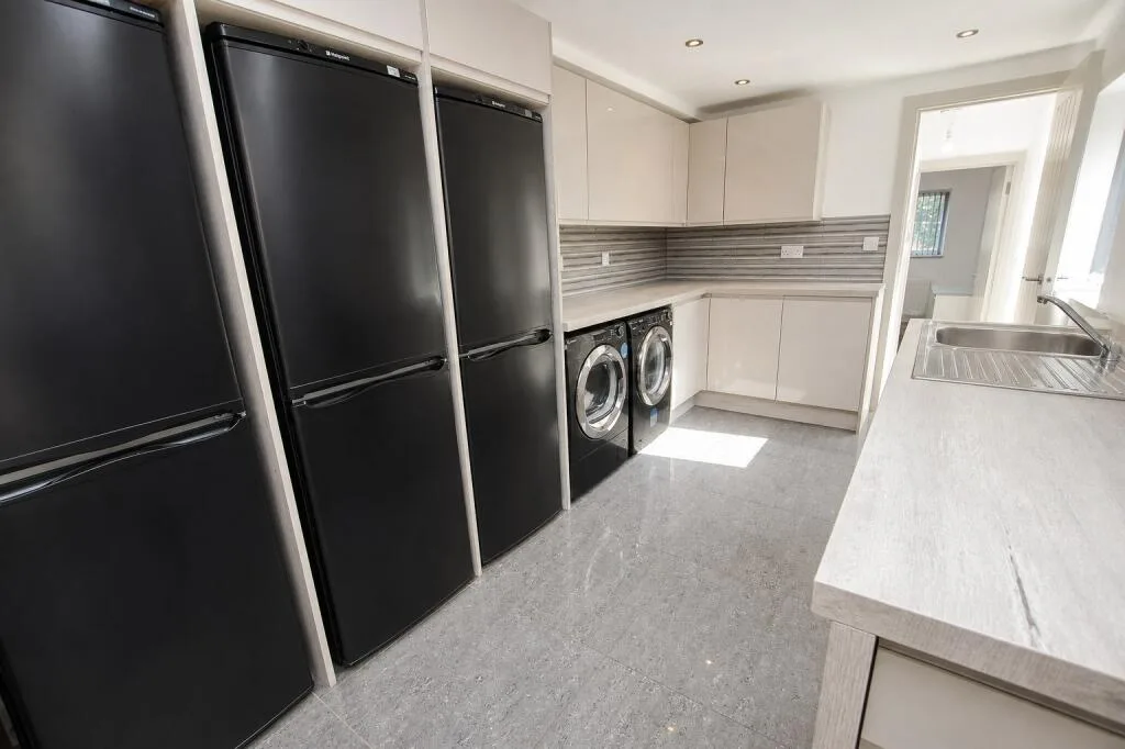 8 bedroom house for rent
