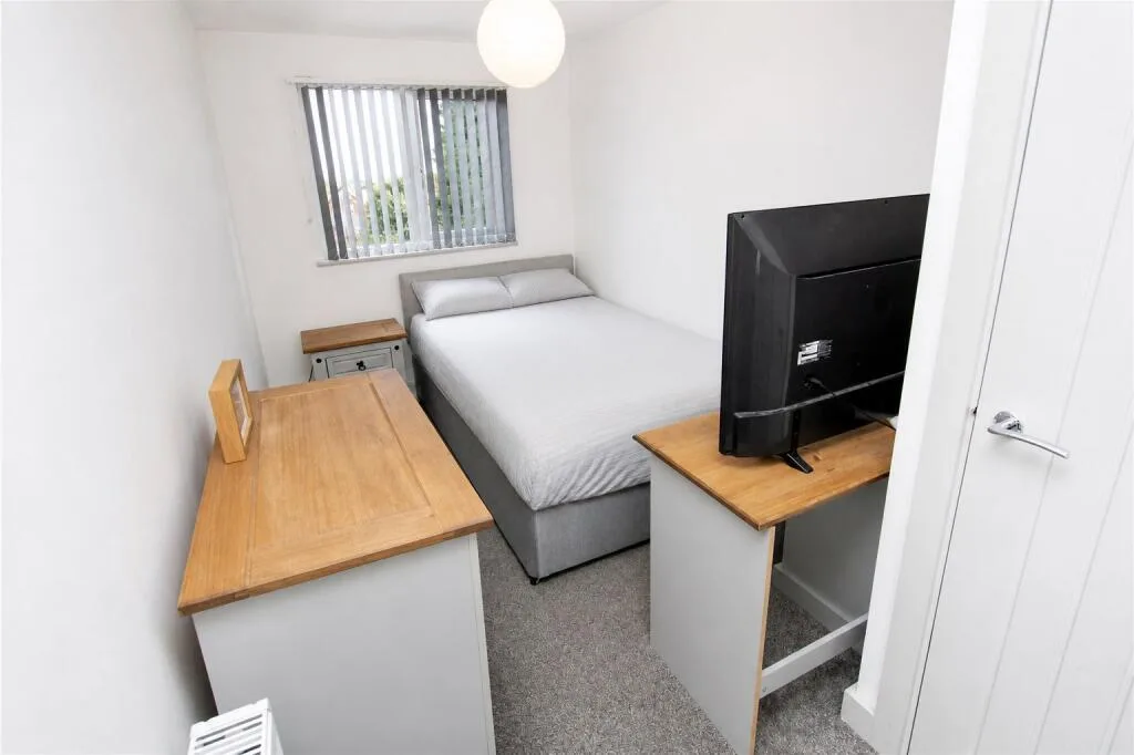 8 bedroom house for rent