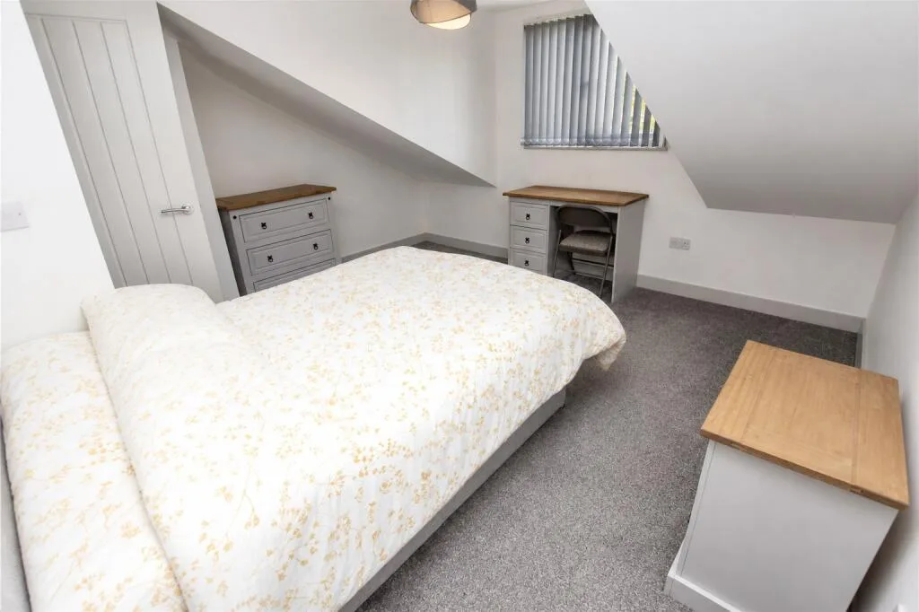 8 bedroom house for rent