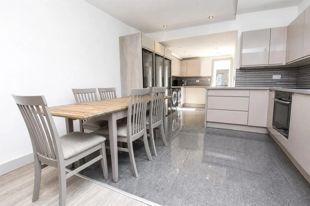 8 bedroom house for rent
