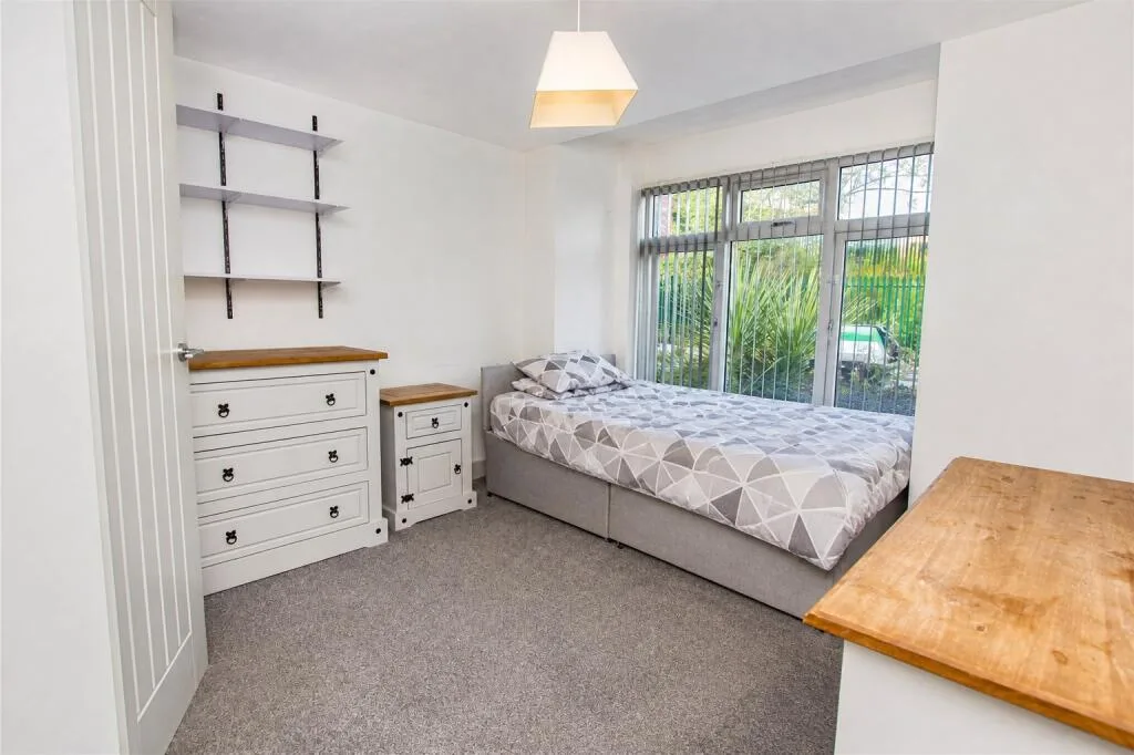8 bedroom house for rent