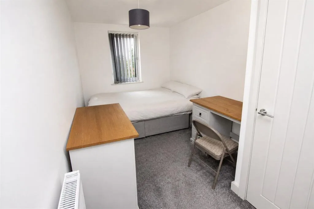 8 bedroom house for rent