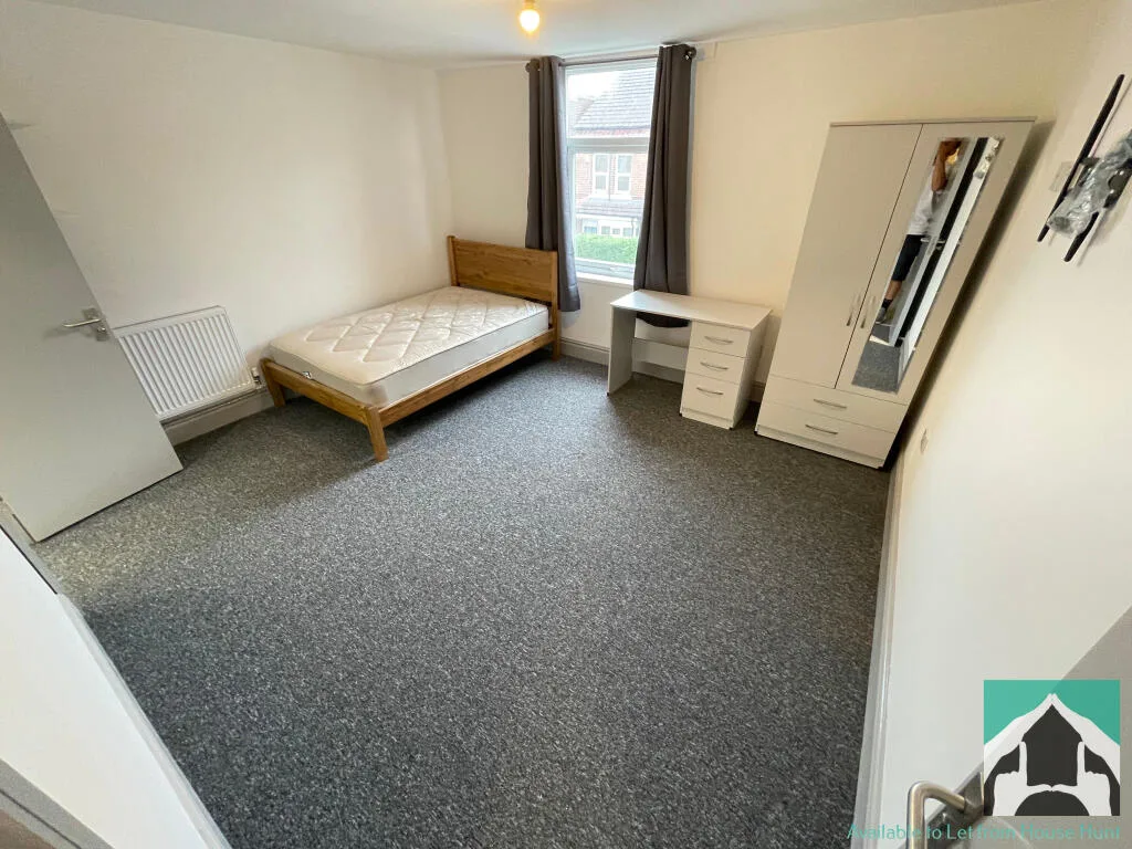 6 bedroom terraced house for rent