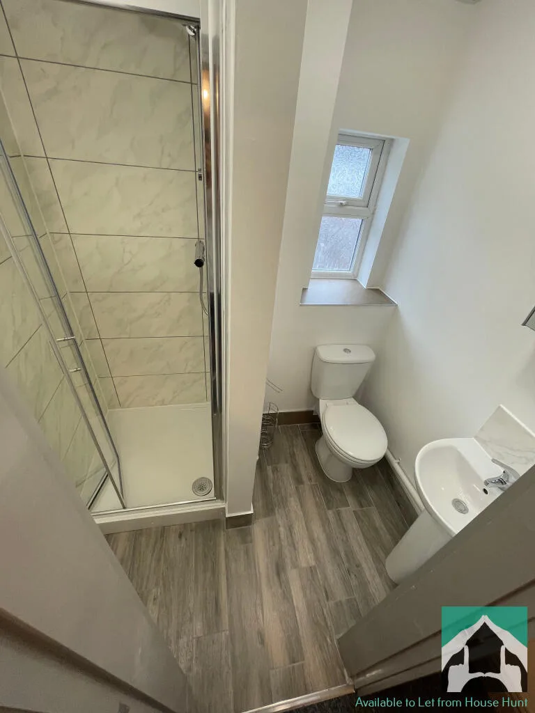 6 bedroom terraced house for rent