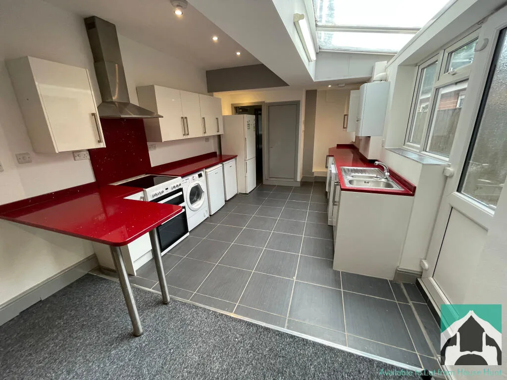 6 bedroom terraced house for rent