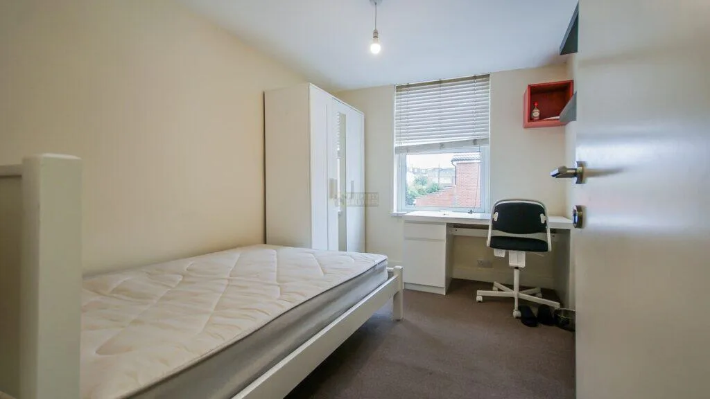 6 bedroom terraced house for rent