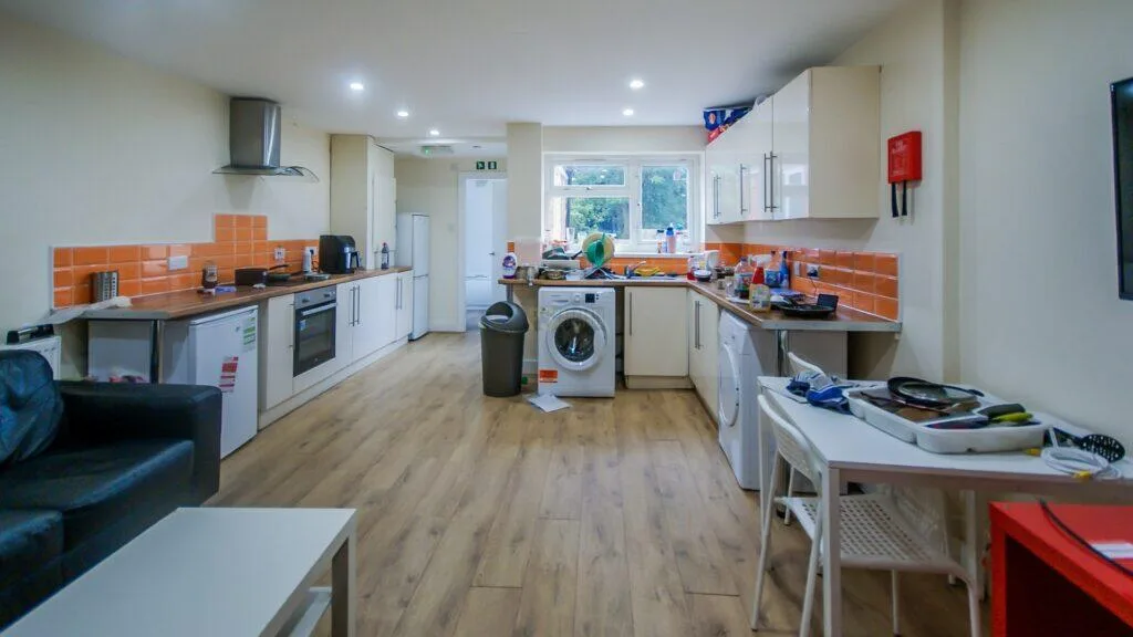 6 bedroom terraced house for rent