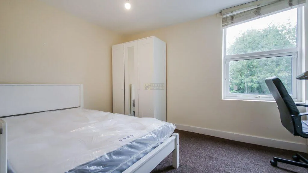 6 bedroom terraced house for rent