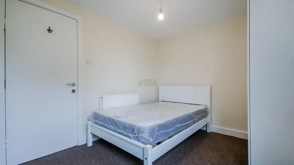 6 bedroom terraced house for rent