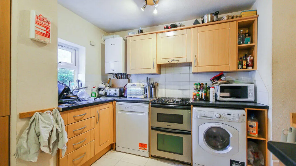 6 bedroom terraced house for rent