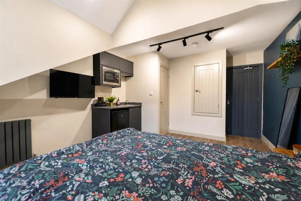 6 bedroom house for rent