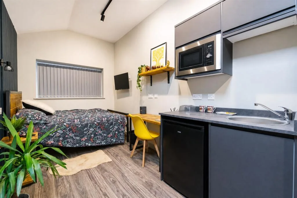 6 bedroom house for rent