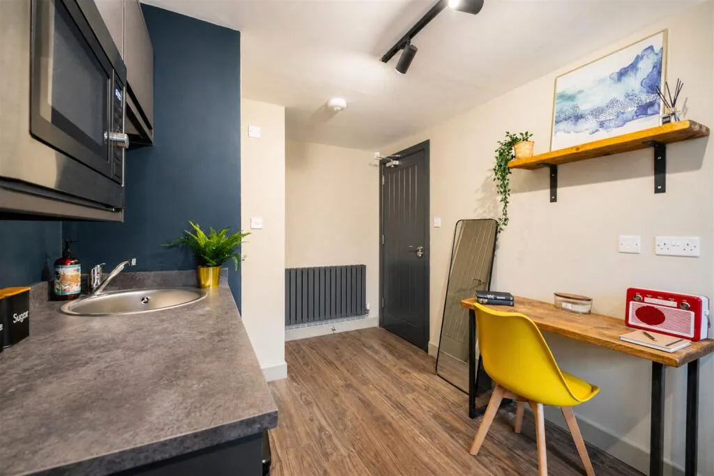 6 bedroom house for rent