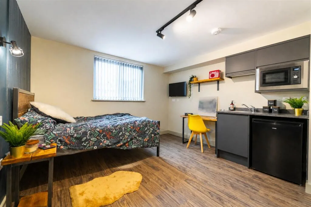 6 bedroom house for rent