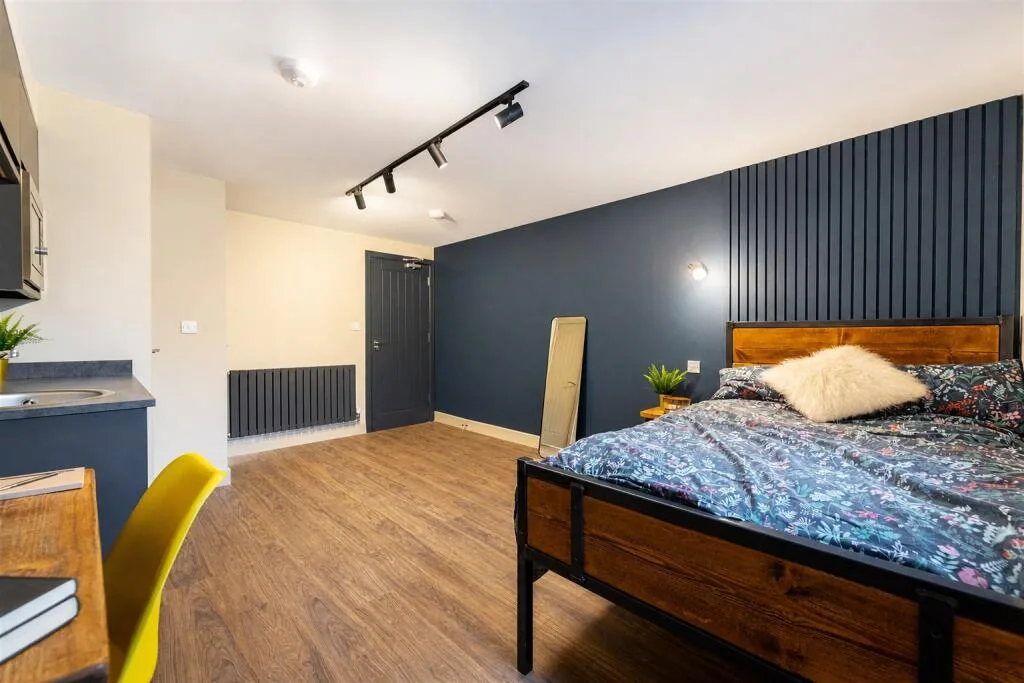 6 bedroom house for rent