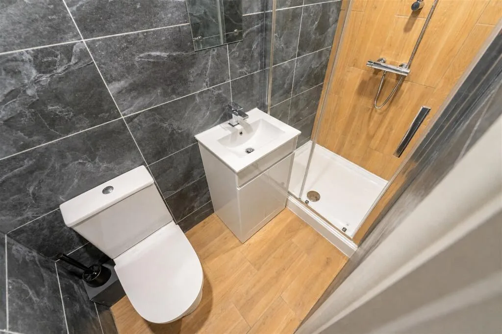 6 bedroom house for rent