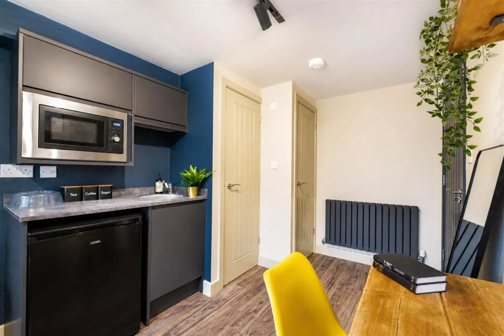 6 bedroom house for rent
