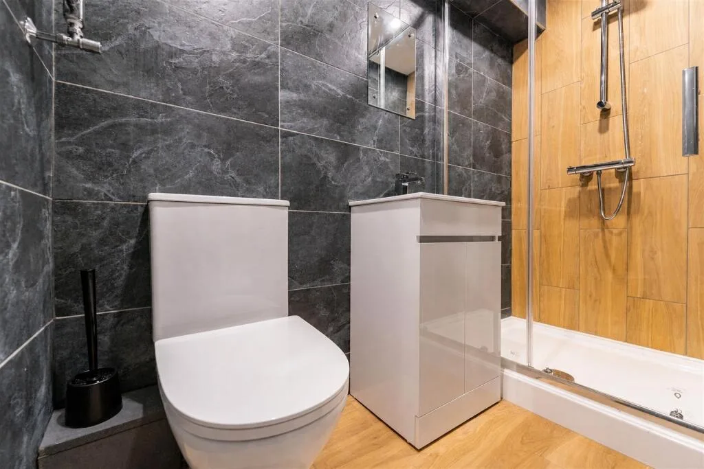 6 bedroom house for rent