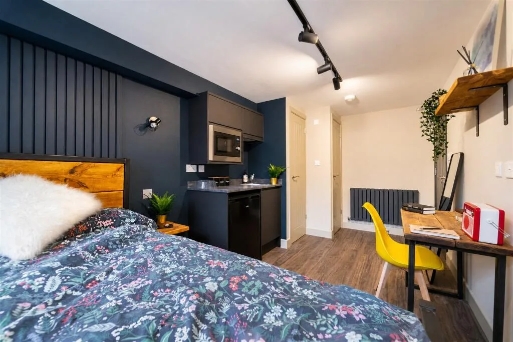 6 bedroom house for rent