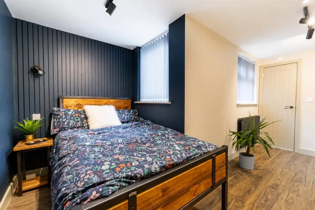 6 bedroom house for rent