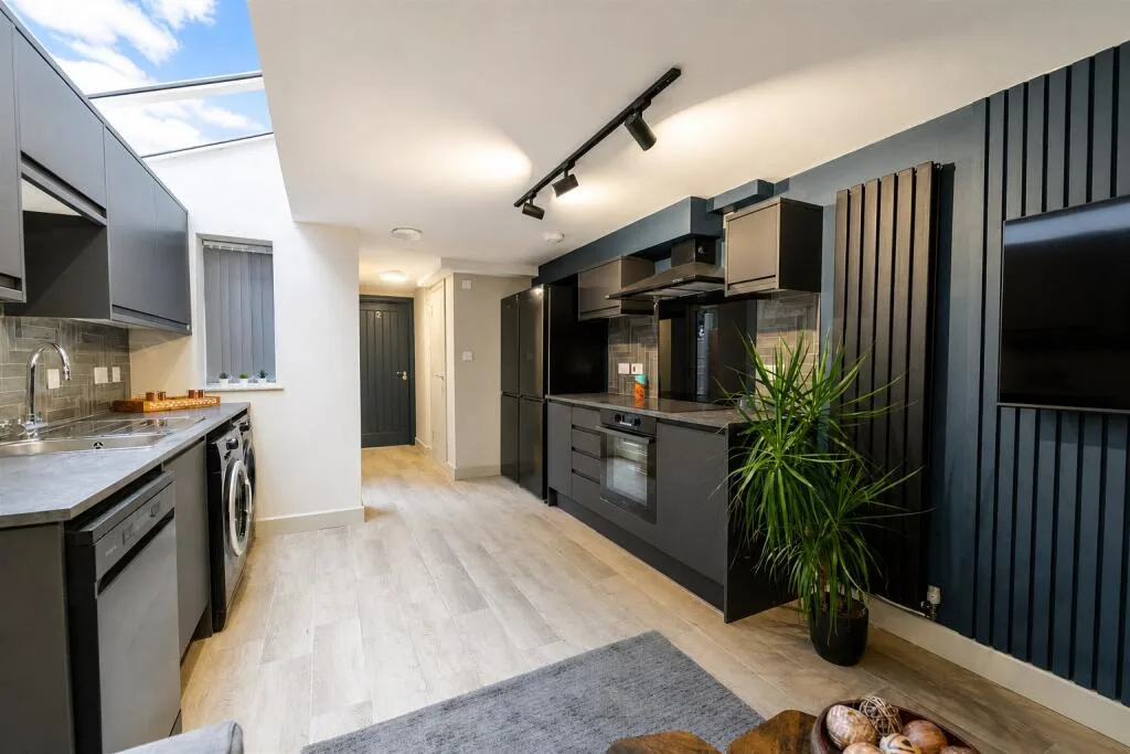 6 bedroom house for rent