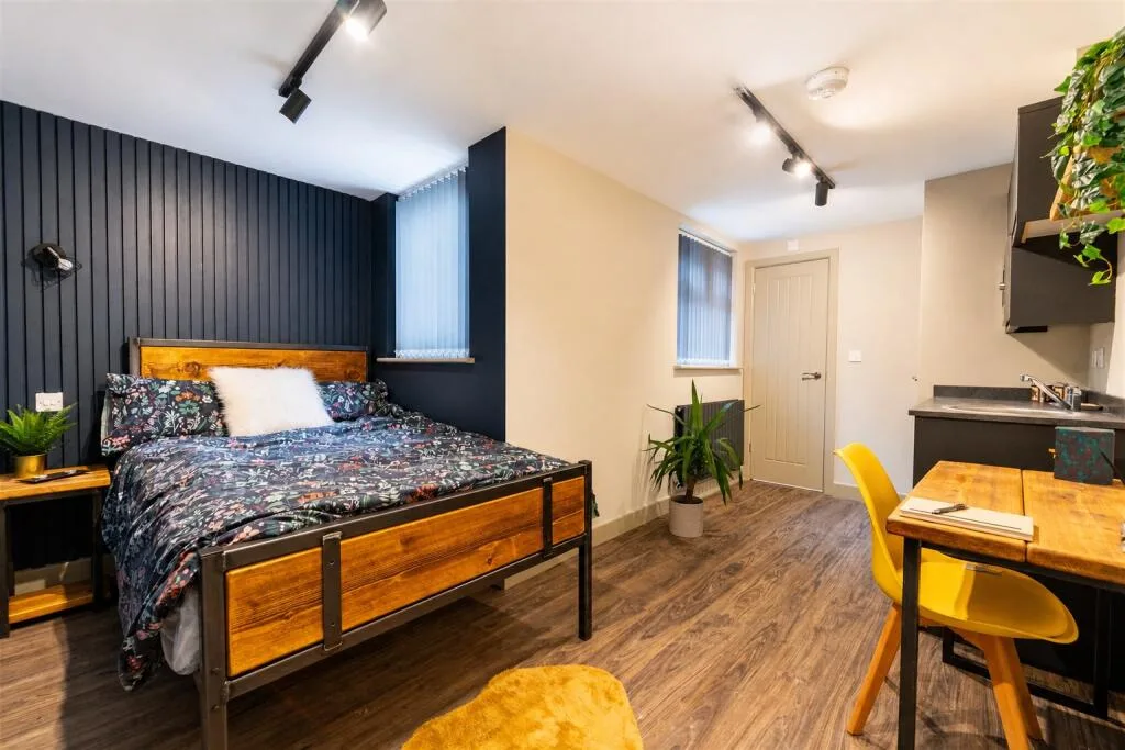 6 bedroom house for rent