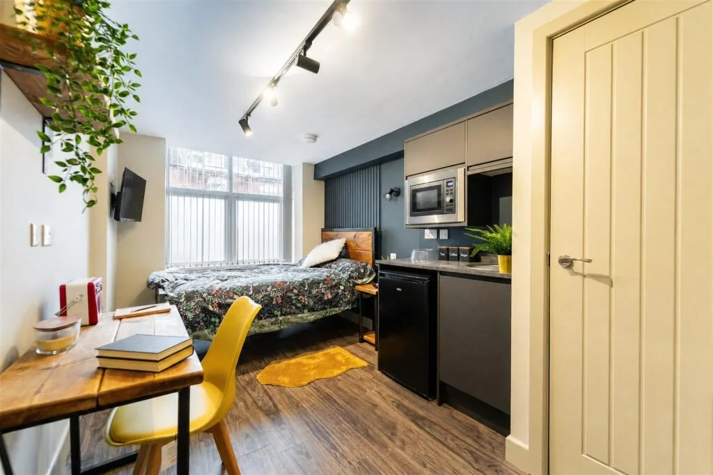 6 bedroom house for rent
