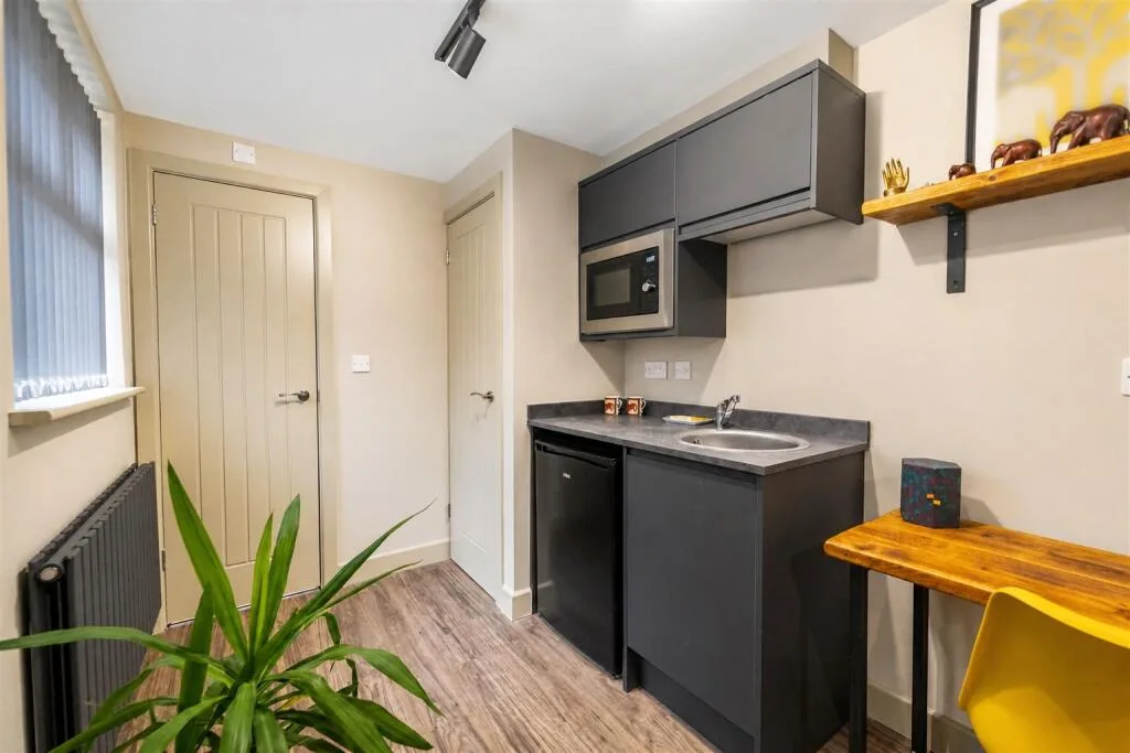 6 bedroom house for rent