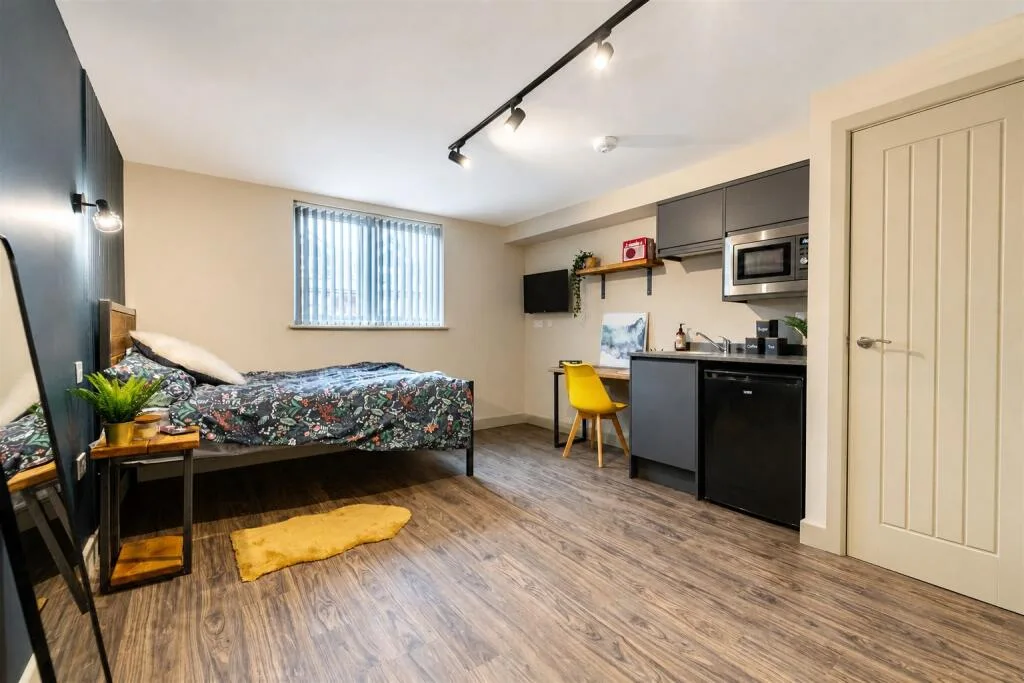 6 bedroom house for rent