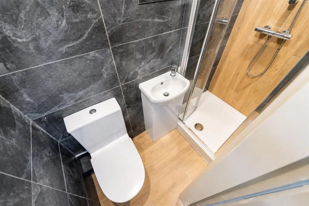 6 bedroom house for rent