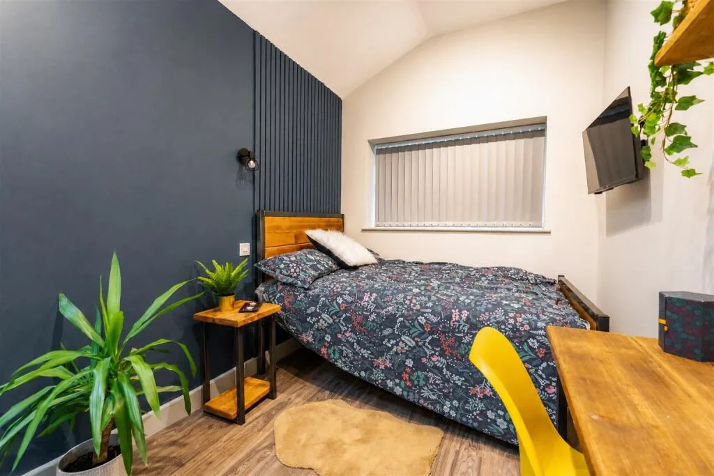 6 bedroom house for rent