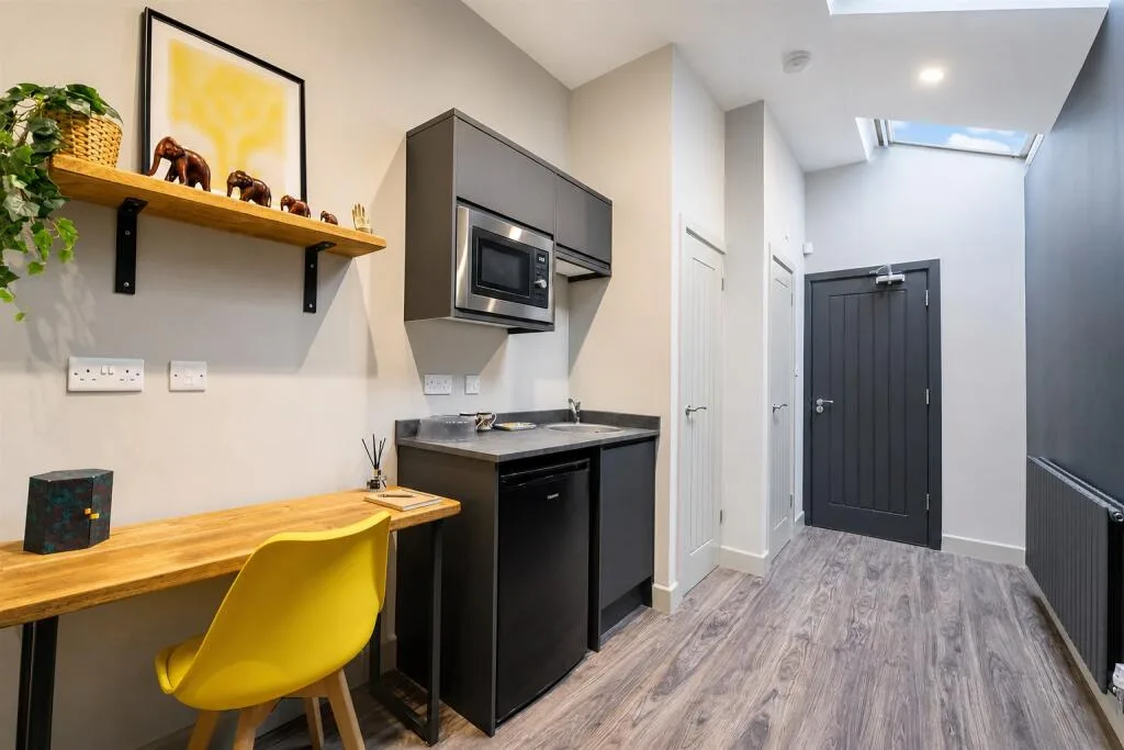 6 bedroom house for rent