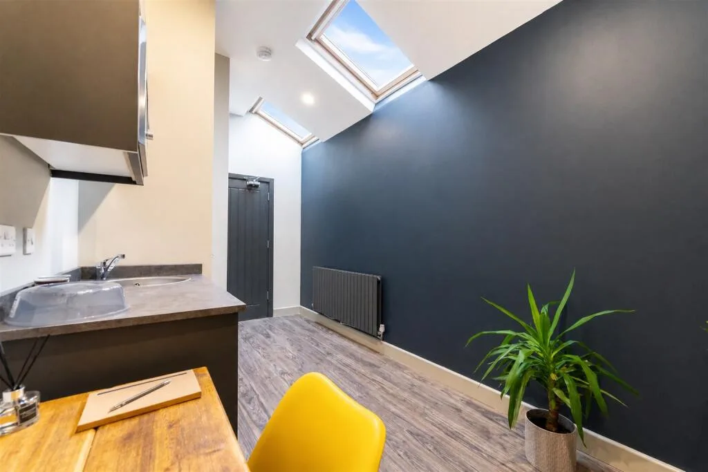 6 bedroom house for rent