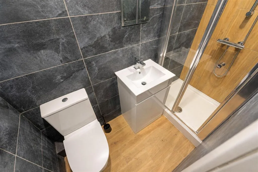 6 bedroom house for rent