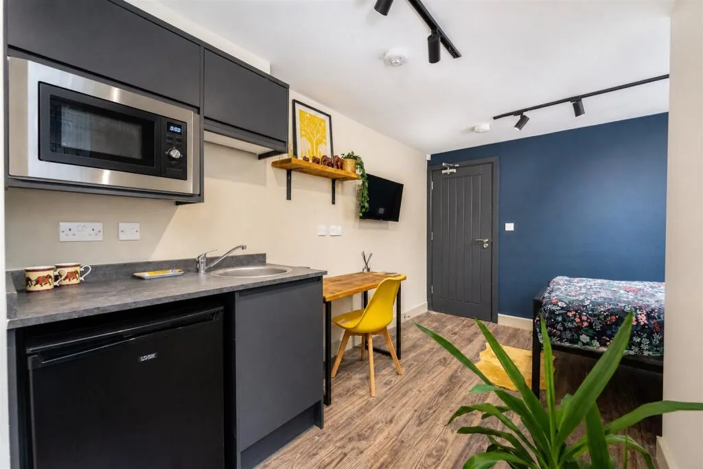 6 bedroom house for rent