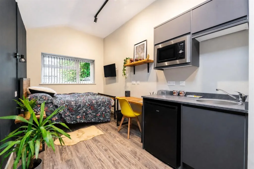 6 bedroom house for rent